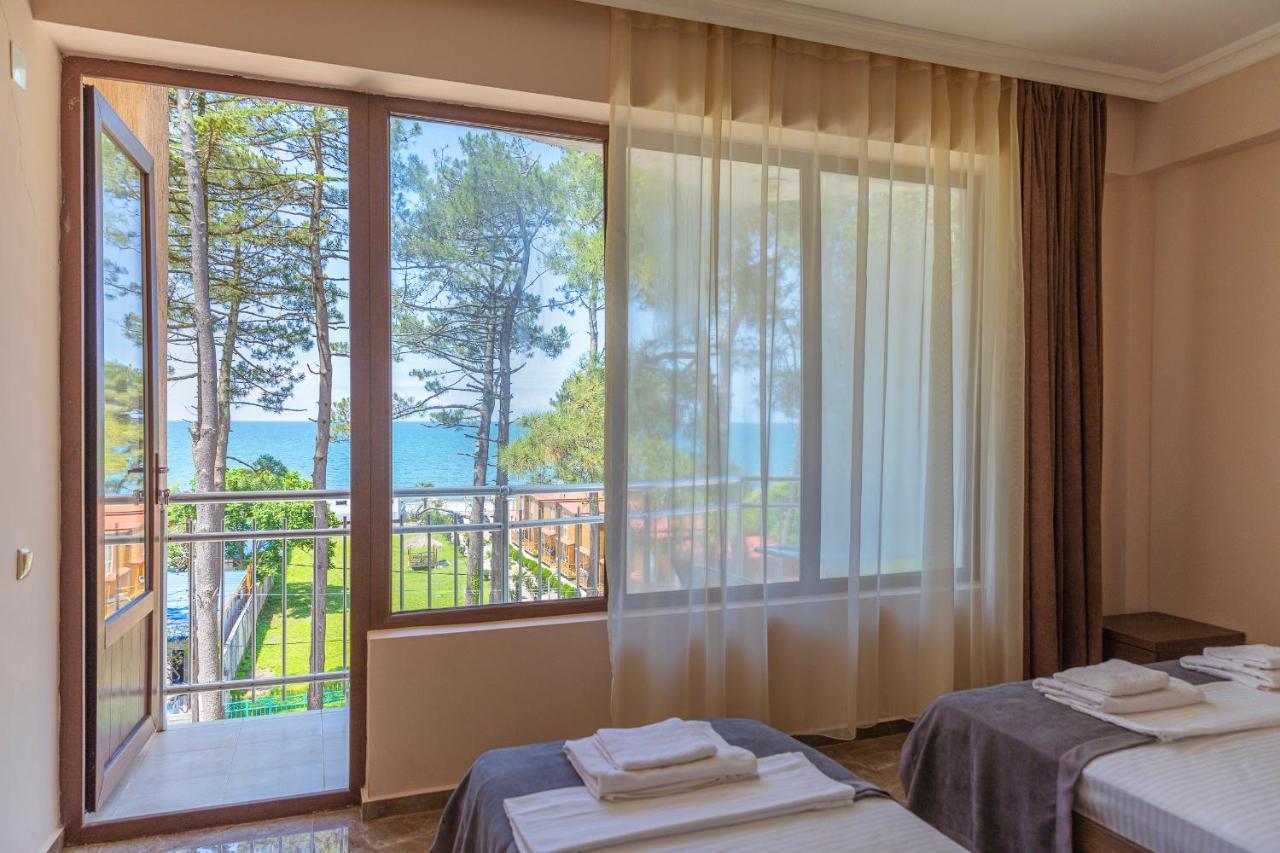 Samni Hotel Ureki Esterno foto