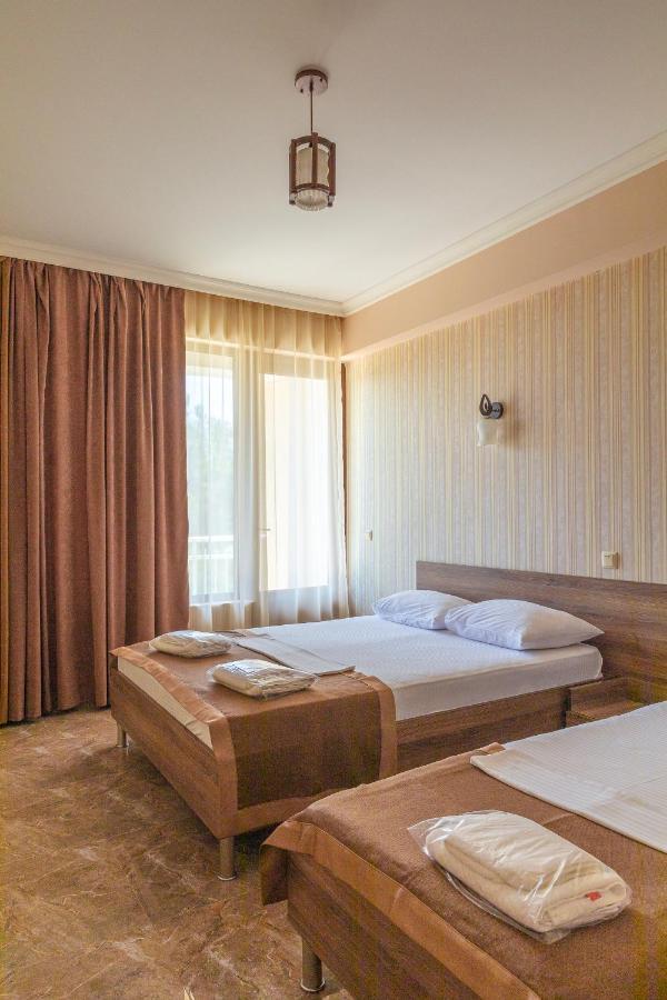 Samni Hotel Ureki Esterno foto