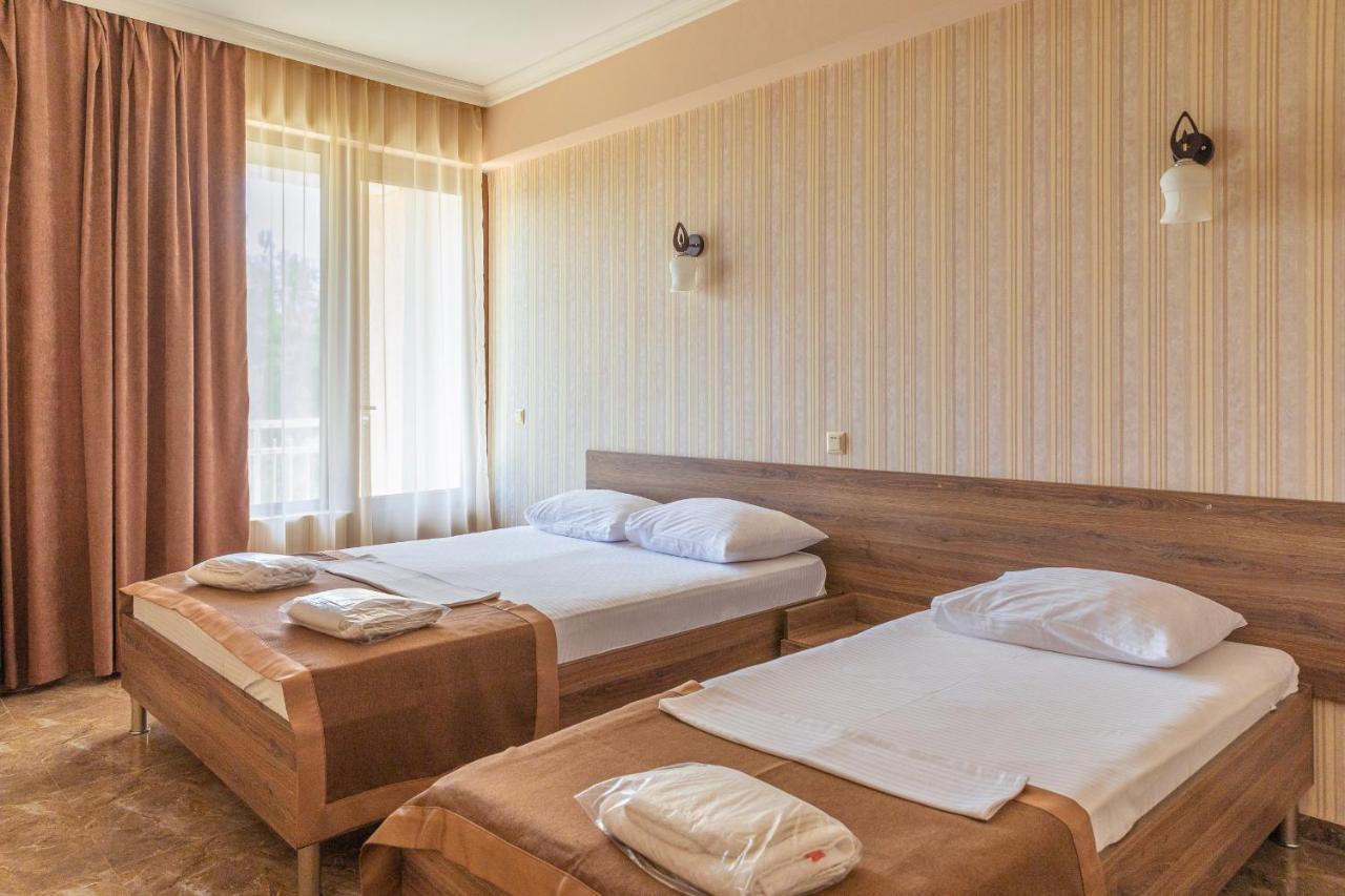 Samni Hotel Ureki Esterno foto