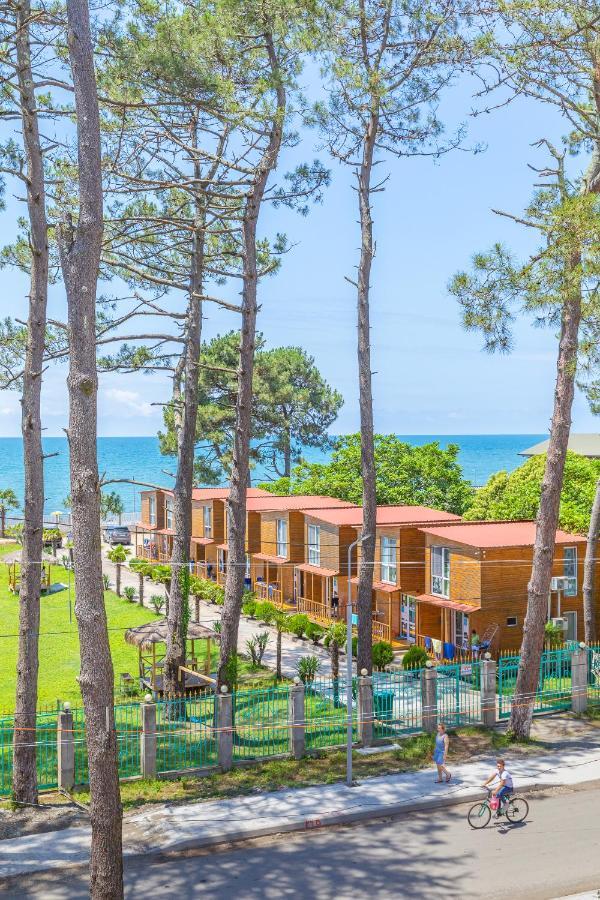 Samni Hotel Ureki Esterno foto