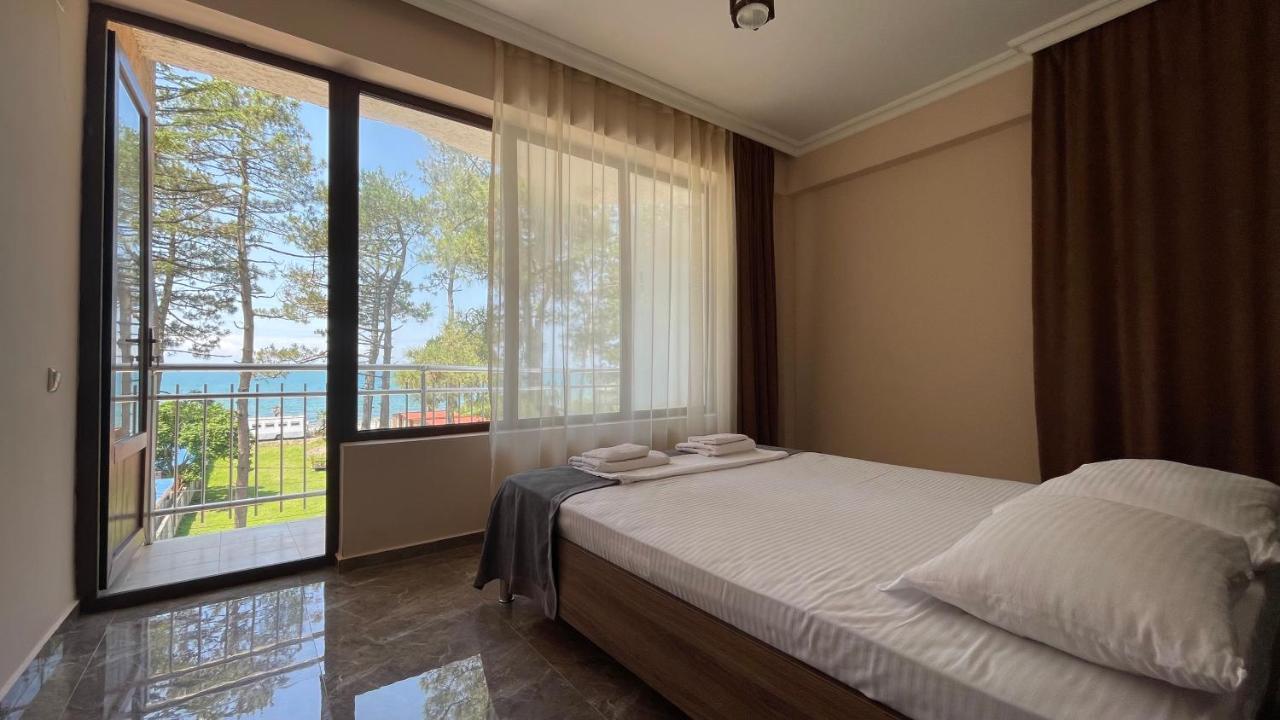 Samni Hotel Ureki Esterno foto